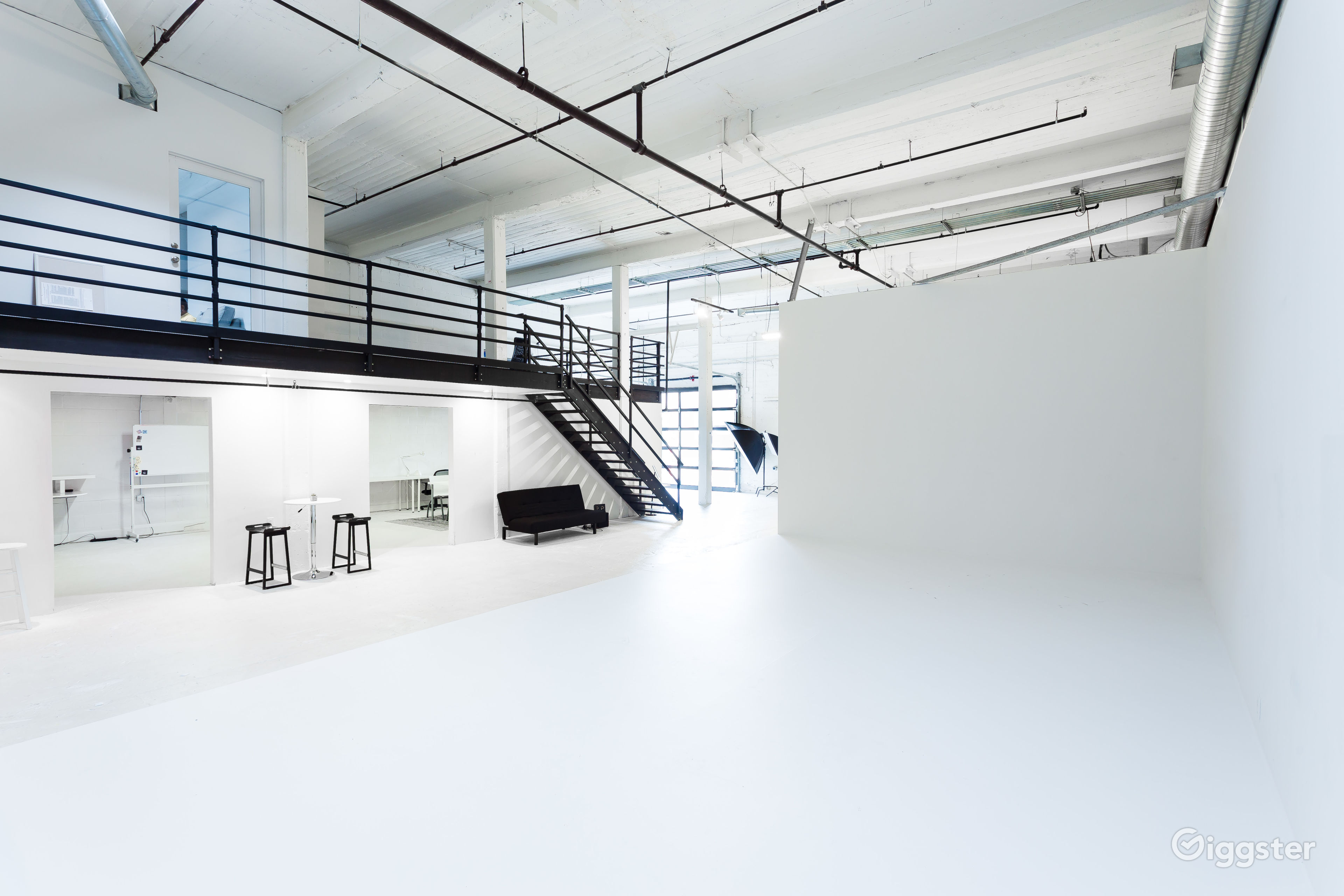 STUDIO SPACE FOR RENT IN THE HEART OF MANHATTAN - Image 1